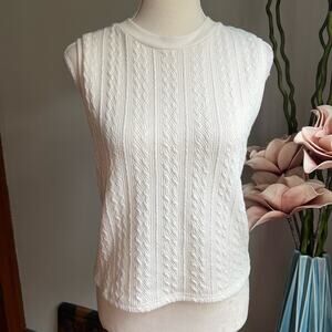 Urban Romantics Sleeveless Textured Fabric Top Size Small Stretch White EUC